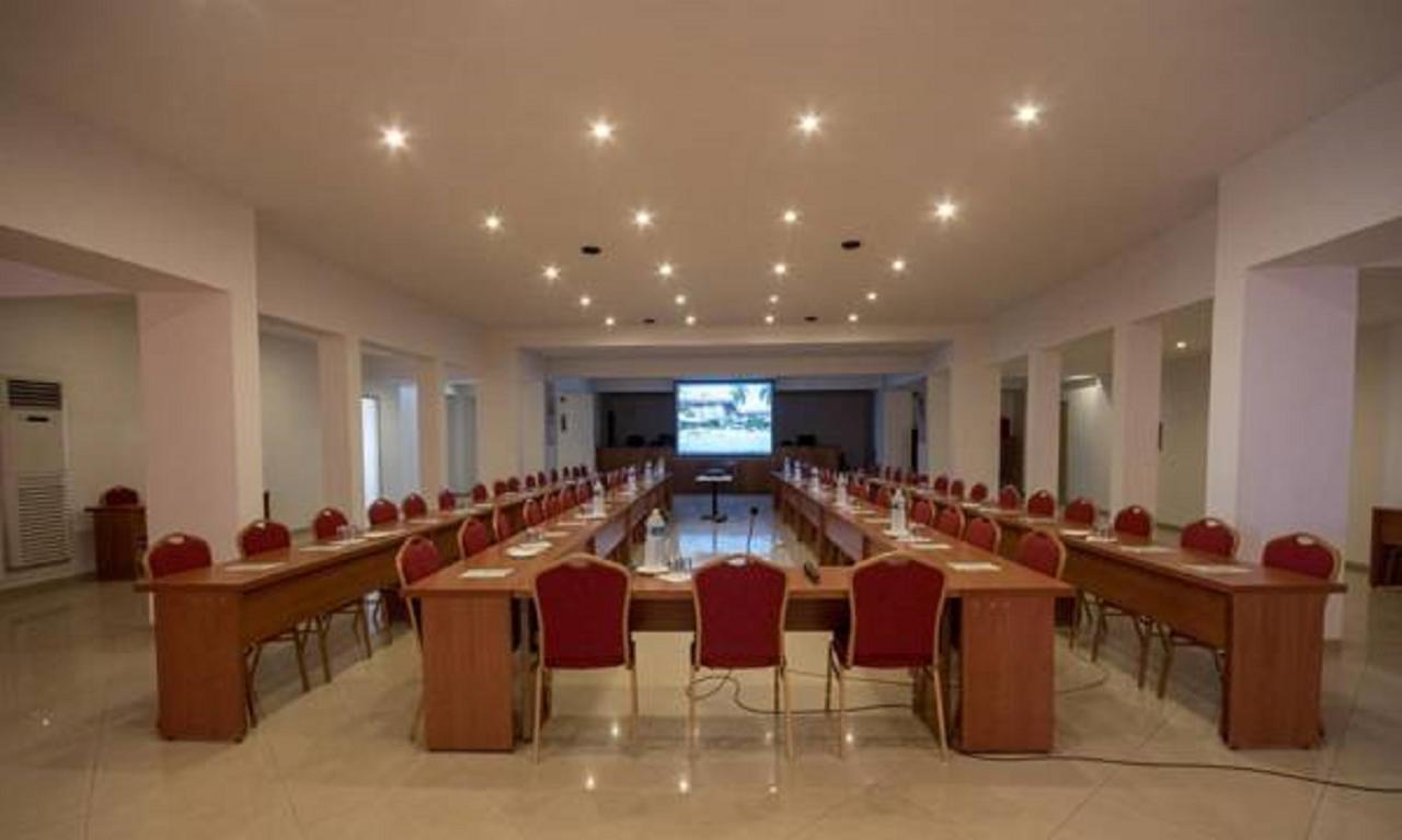 Ngor Diarama Hotel ดาการ์ ภายนอก รูปภาพ