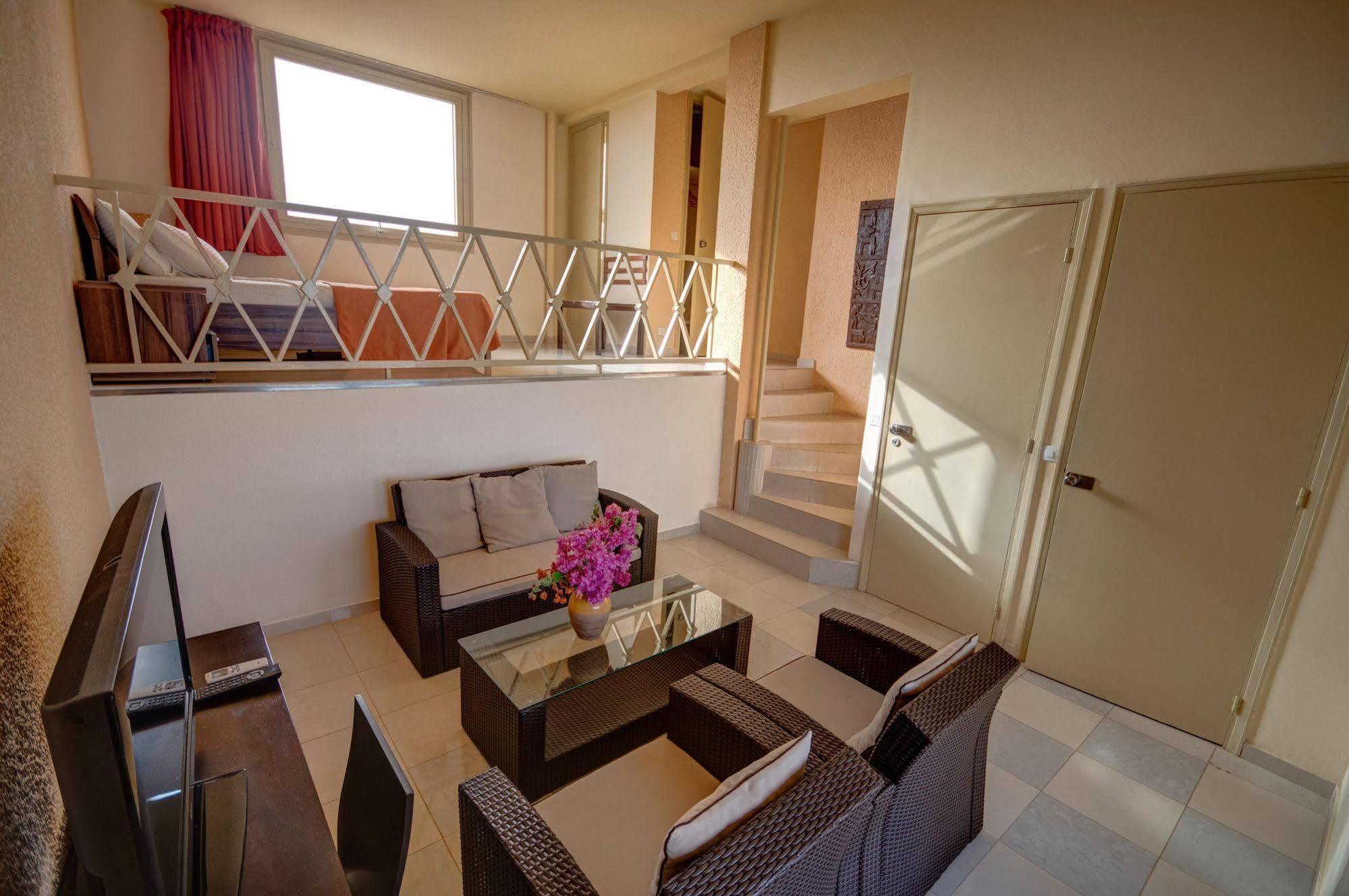 Ngor Diarama Hotel ดาการ์ ภายนอก รูปภาพ