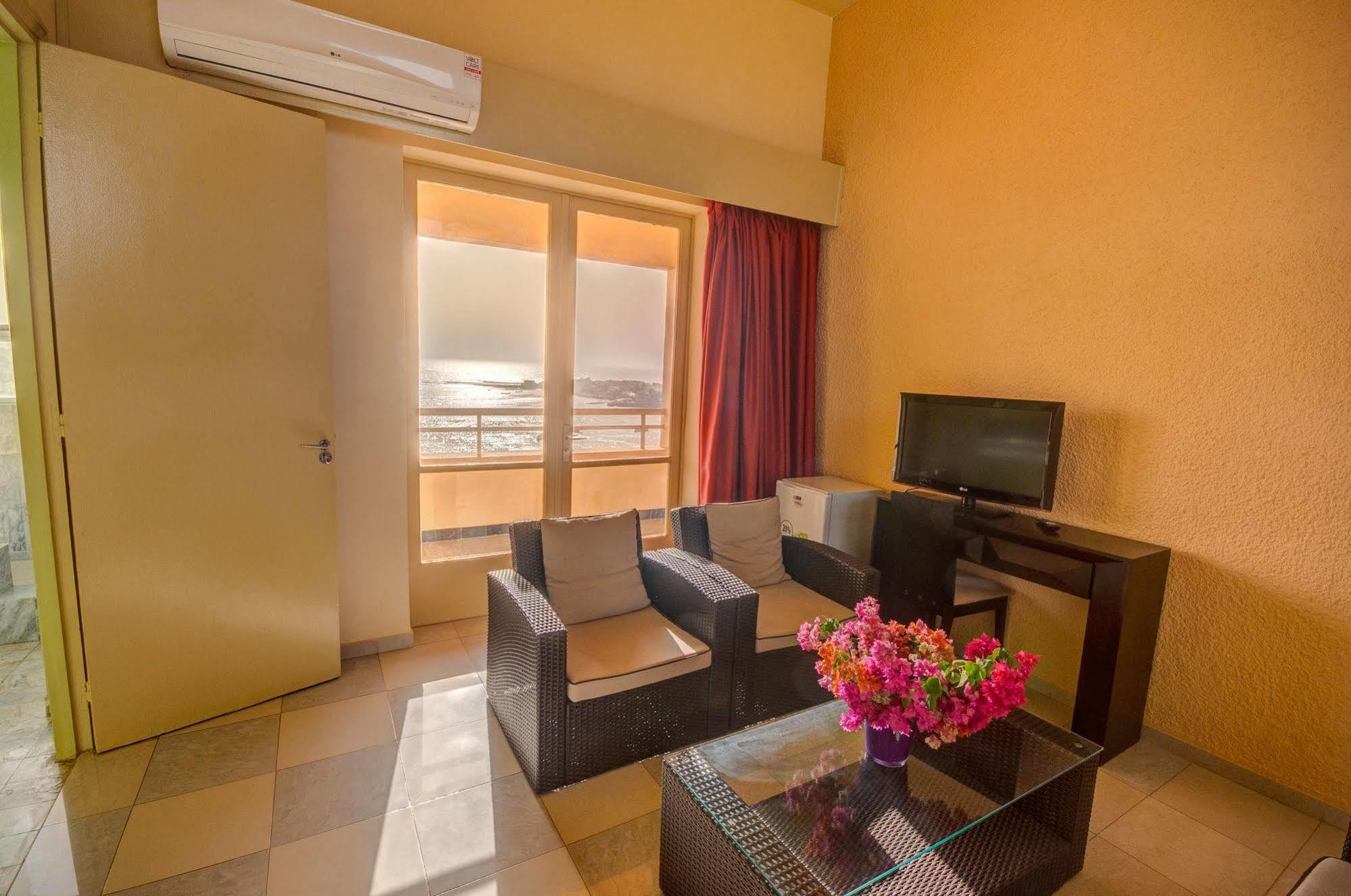 Ngor Diarama Hotel ดาการ์ ภายนอก รูปภาพ