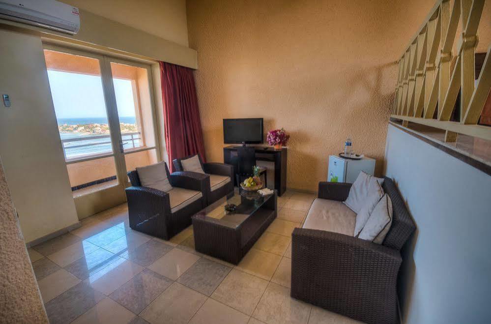 Ngor Diarama Hotel ดาการ์ ภายนอก รูปภาพ