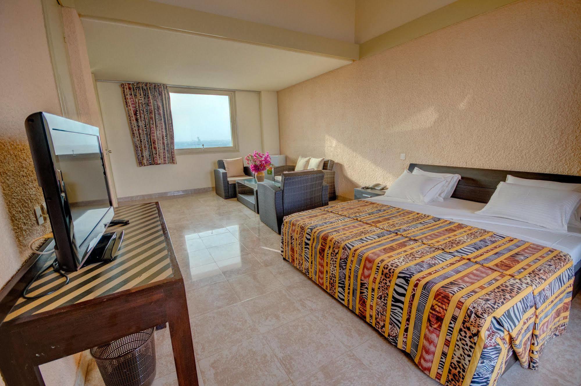 Ngor Diarama Hotel ดาการ์ ภายนอก รูปภาพ