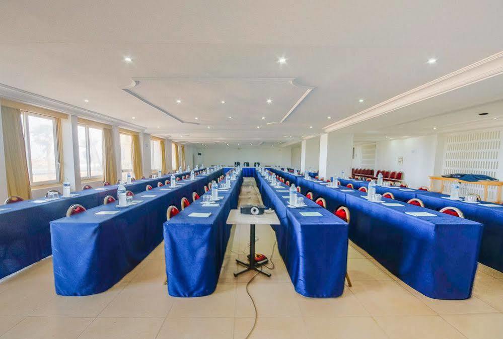 Ngor Diarama Hotel ดาการ์ ภายนอก รูปภาพ